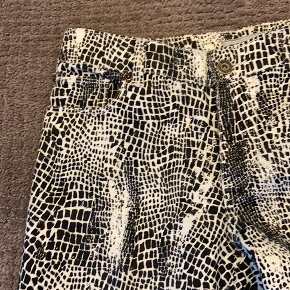 Chico’s Women’s Black and White Printed Platinum Denim Jeans 0 - Picture 6 of 8